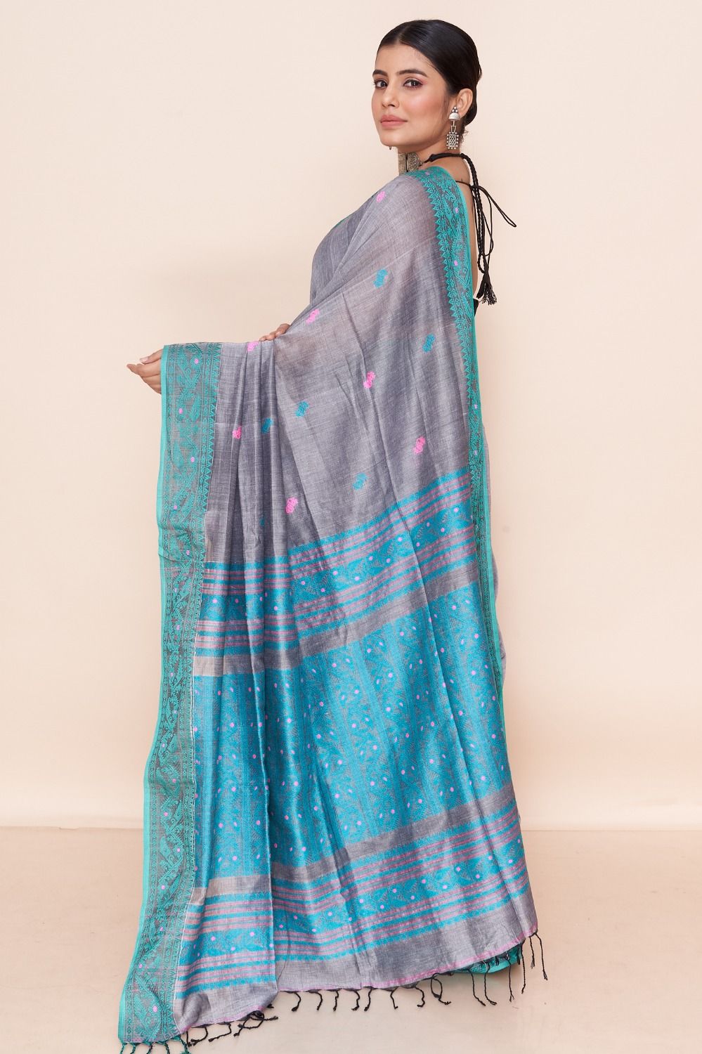 Tulip Tree  Lovely Pure Handloom Silk Saree with Contrast Matching Sorrell Brown colour Pallu & Blouse