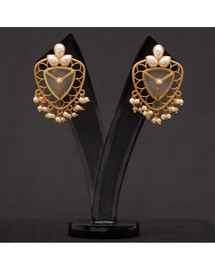 ANTIQUE GOLD PLATED STONE STUDDED EARRING