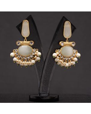 CREAM STONE AND PEARL ELEGANT EARRING