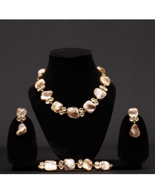 STONE STUDDED KUNDAN ELEGANT NECKPIECE WITH EARRING & BRACELET