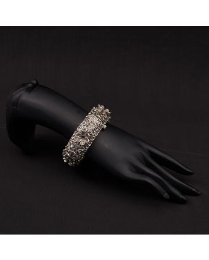 OXIDISED SILVER FLORAL PATTERN BROAD BANGLE (WITH SCREW)