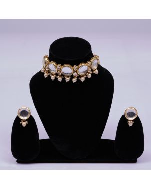 HANDCRAFTED KUNDAN & PEARL CHOKER WITH EARRING