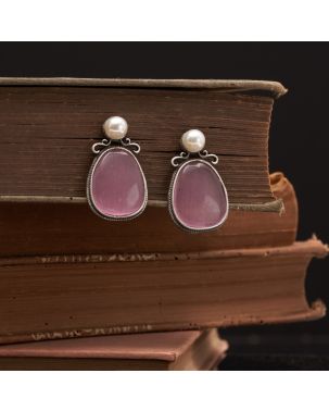  SOFT PINK TEARDROP STONE SETTING IN OXIDISED SILVER WITH A CLASSIC PEARL 