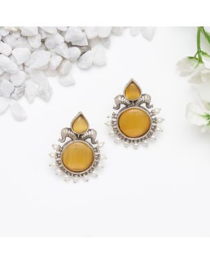 YELLOW STONE EARRING WITH ELEPHANT MOTIF