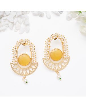 GOLD TONED EARRINGS WITH YELLOW STONE & PEARL DETAILING