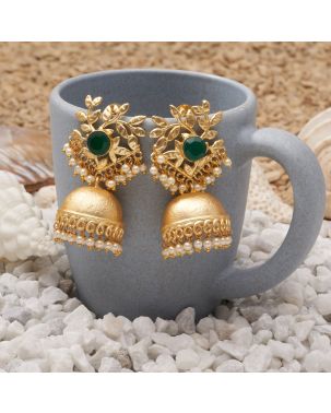 LUXURIOUS GOLD PLATED EARRING WITH LEAF MOTIF, GREEN STONE CENTERPIECE AND DELICATE PEARLS